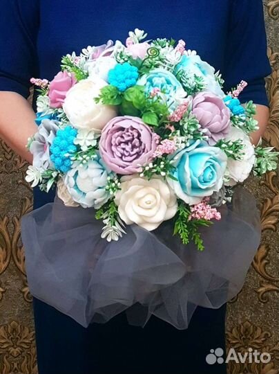 Букет цветов из мыла в шляпной коробке