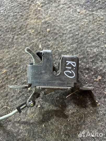 Замок багажника Kia Rio 1