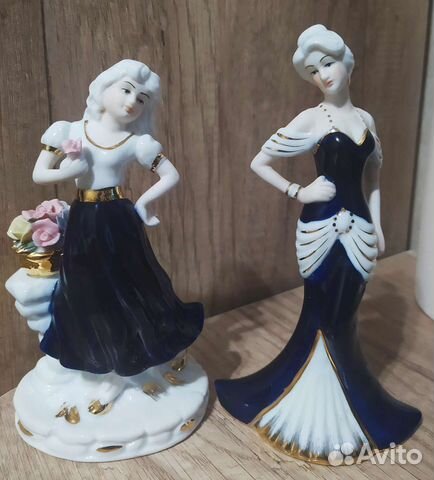 Статуэтка фарфоровая Девушка с цветами