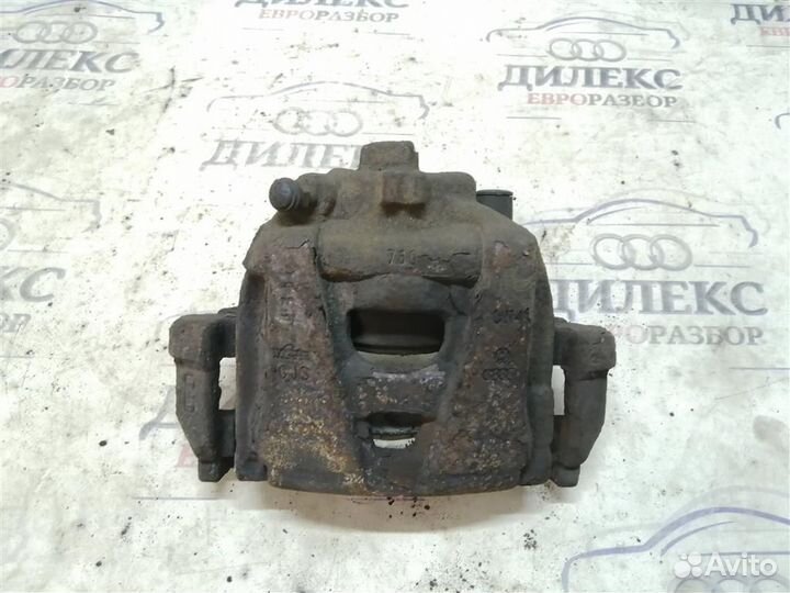 Суппорт передний правый VW Tiguan 2007-2011