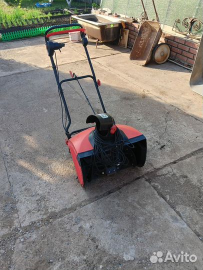Снегоуборочная машина электрическая