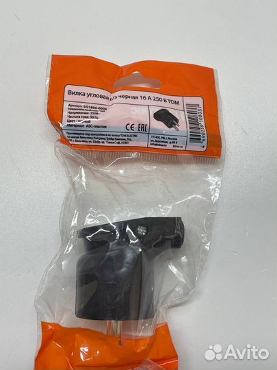 Вилка угловая с/з черная 16А 250В TDM