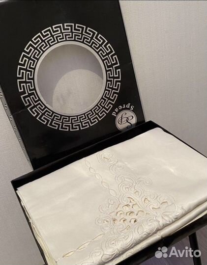 Скатерть с салфетками. Новая