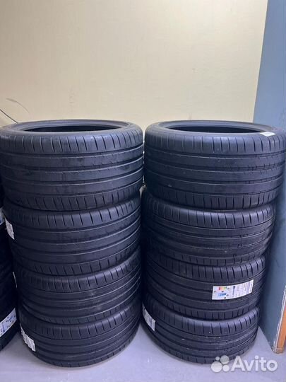 Michelin Pilot Sport 4 275/40 R20 и 315/35 R20 110Y