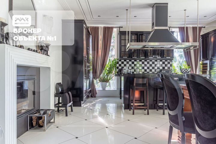 Дом 591,4 м² на участке 36 сот.