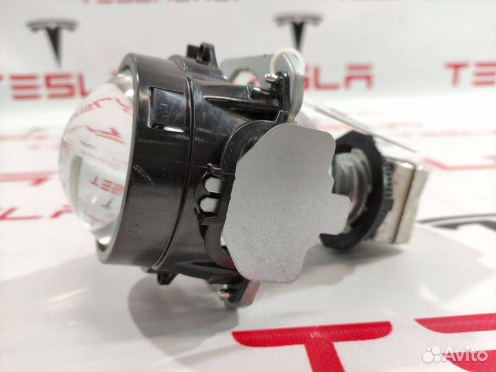 Регулятор угла наклона главной фары Tesla Model S
