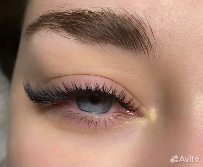 Мастер по наращиваю ресниц