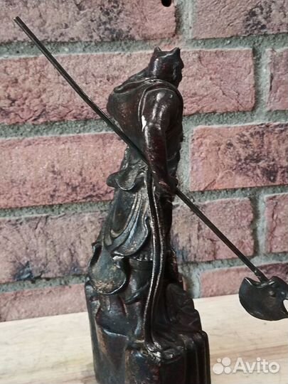 Старинная бронзовая статуэтка