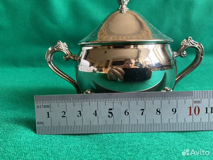 Сахарницы и сливочник