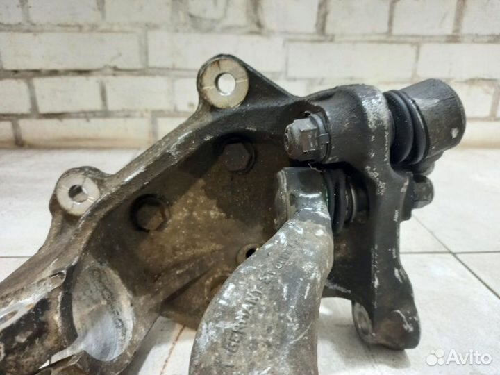 Кулак + рычаг передний правый Bmw 3 Е 90