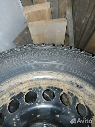 Зимняя резина 205 60 r16 бу с дисками и колпаками