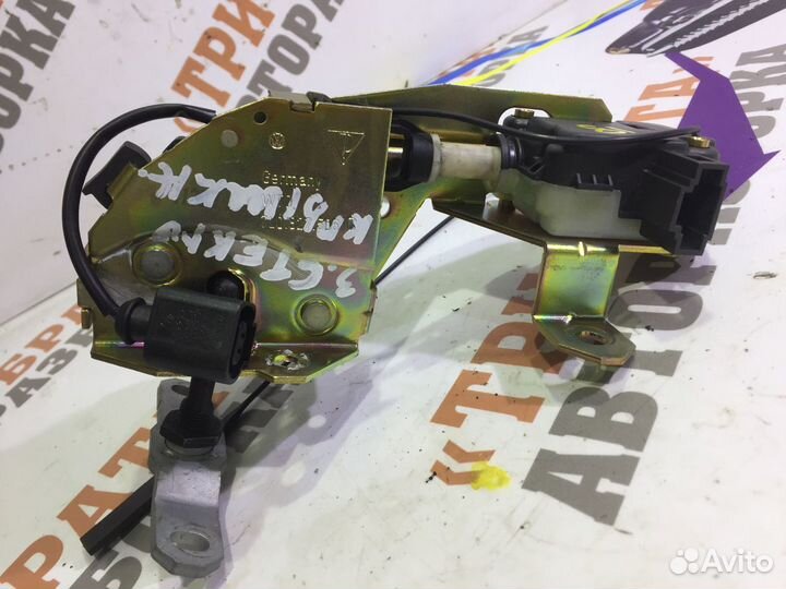 Фольксваген Туарег Замок заднего стекла