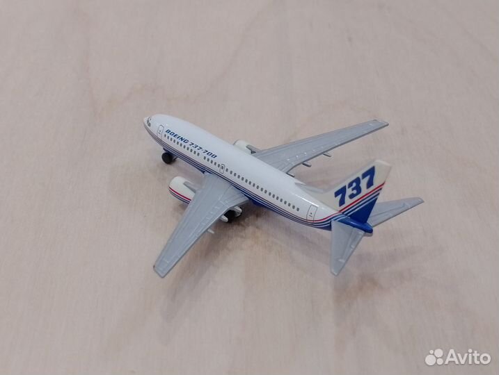 Самолёт в коробке. Boeing 737-700 