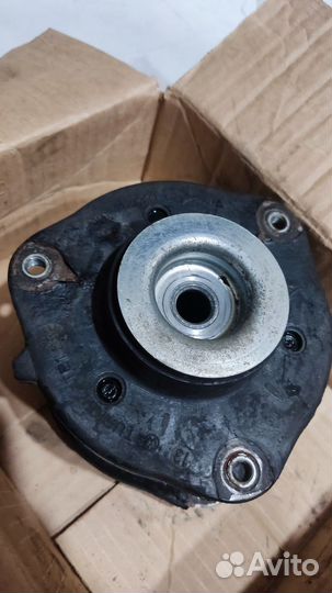 Опора с подшипником, пыльник пер. стойки Tiguan 1