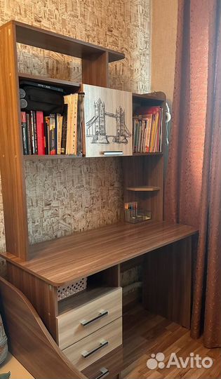 Письменный стол