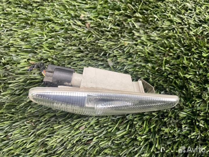 Повторитель поворота в крыло передний левый Bmw X5