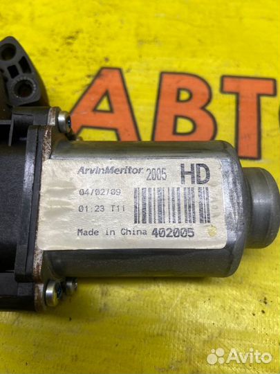 Мотор стеклоподъемника задний левый Hyundai