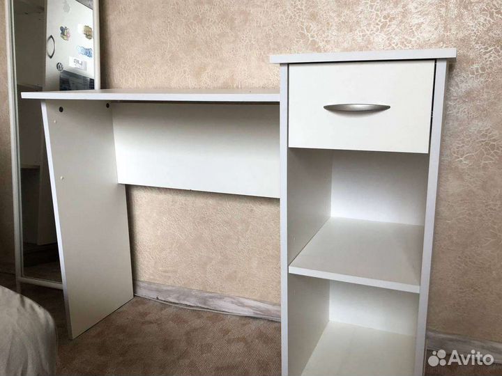 Компьютерный стол маленький