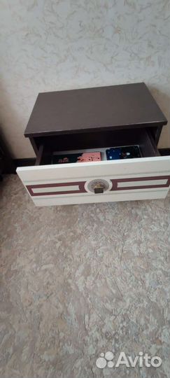 Тумбочка прикроватная