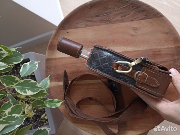 Фляжка для алкоголя кожаная на ремне через плечо