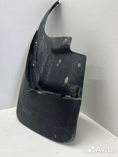 Брызговик задний левый Toyota Land Cruiser 200