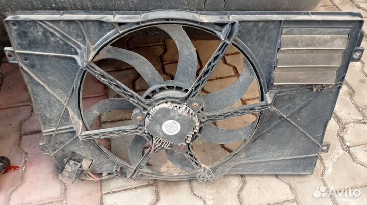 Вентилятор охлаждения основной Фольксваген Кадди 3