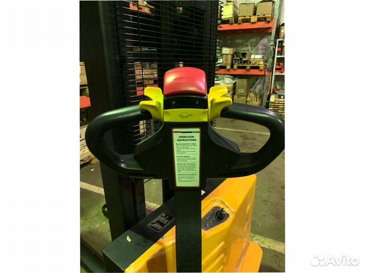 Штабелер электрический самоходный