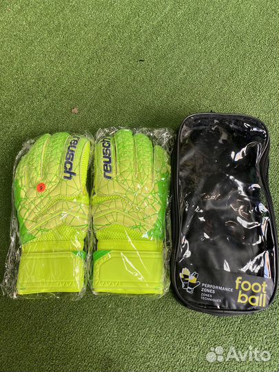 Вратарские перчатки reusch