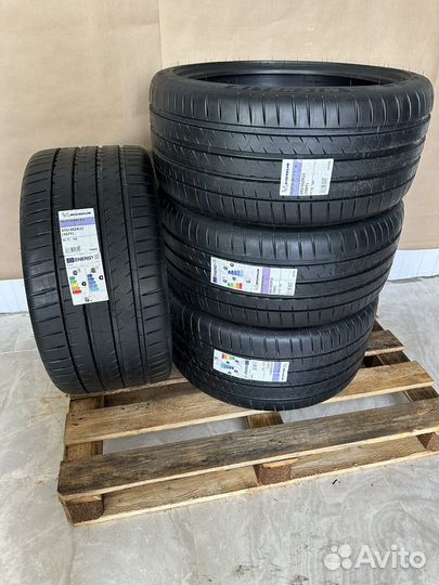 Michelin Pilot Sport 4 S 315/30 R22 и 285/35 R22 107Y