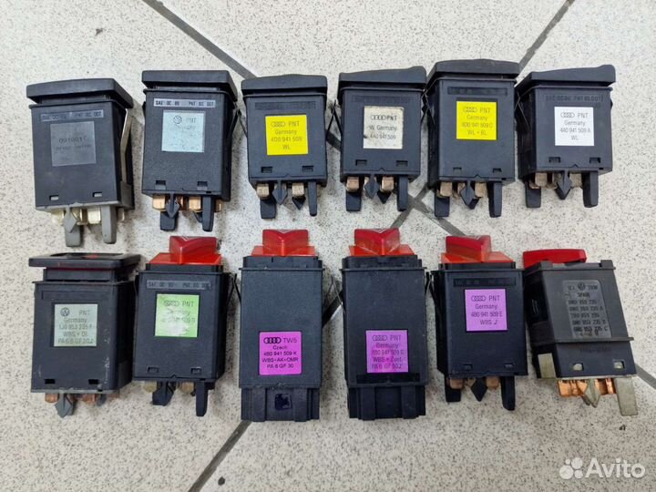 Кнопка аварийной сигнализации Audi / Volkswagen