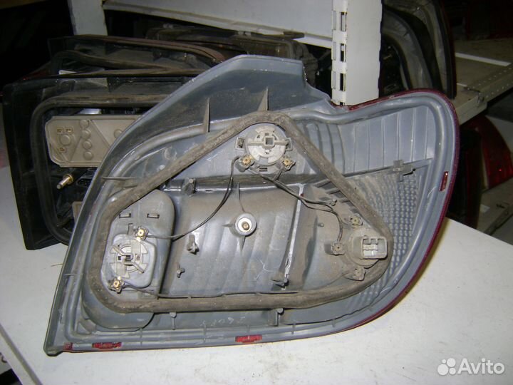 Фонарь задний левый Тойота Ярис Toyota Yaris