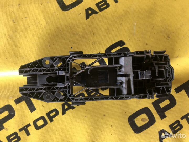 Задняя левая ручка Volksvagen Polo