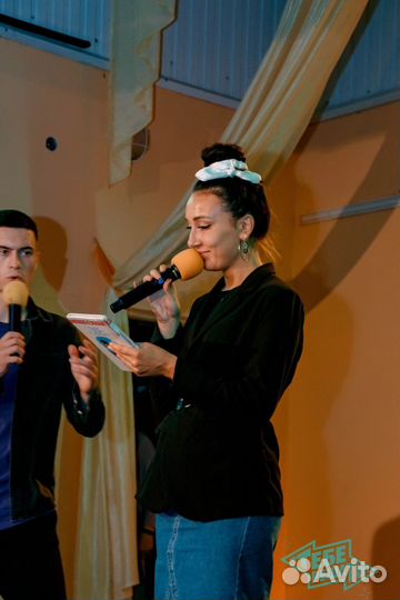 Ведущий и диджей