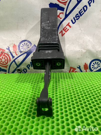 Ограничитель двери передний правый Volkswagen