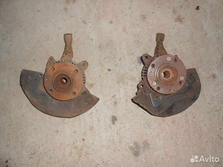 Кулак поворотный передний для Volkswagen Passat B3