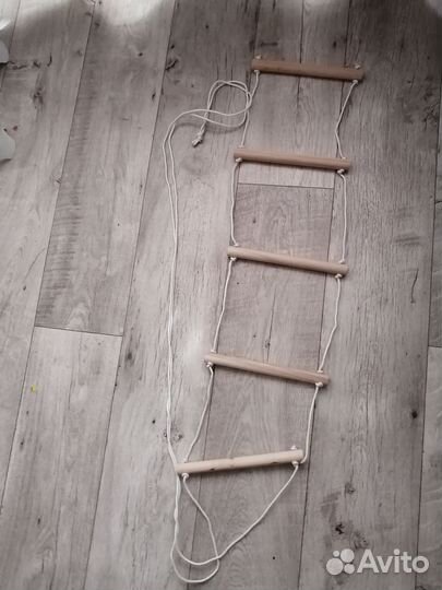 Опора в кровать деревянная