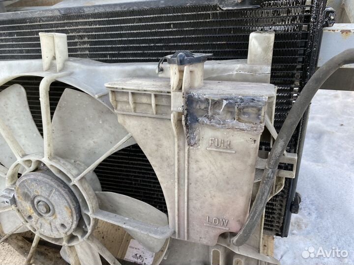 Диффузор радиатора Toyota Corolla 120