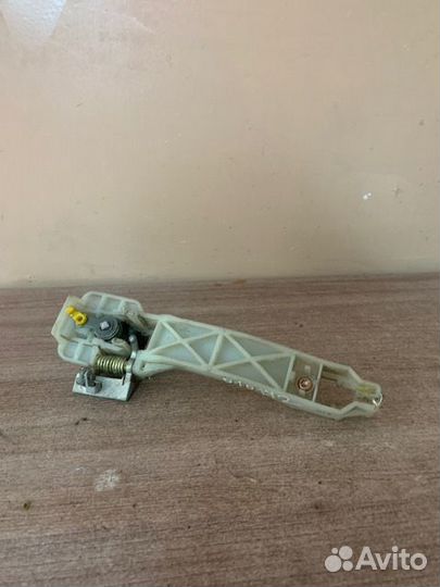 Кронштейн ручки двери передней Aveo (T250)