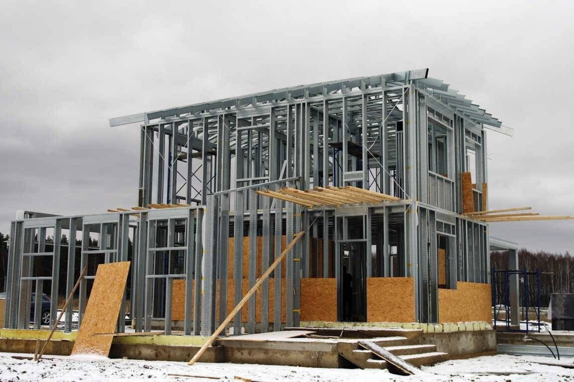 Каркасные здания из металлоконструкций. Двухэтажное здание из лстк. Лстк работа. Мастерская из лстк. Здания из лстк.