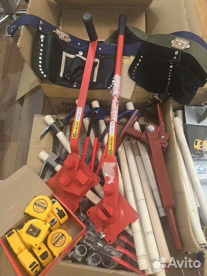 Фартук,молоток,ручной станок,ключ для зажима