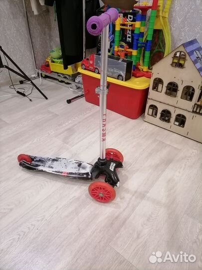 Самокат детский со светящимися колесами