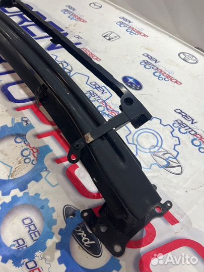 Усилитель бампера передний Skoda Octavia A5 1.6