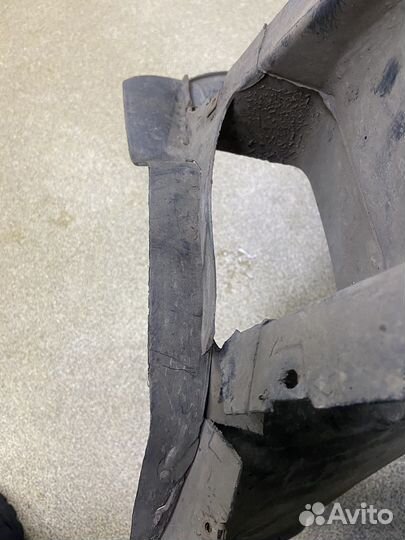 Подкрылок передний правый skoda octavia a5