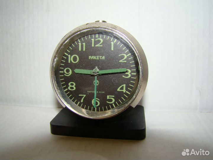 Часы-будильник 