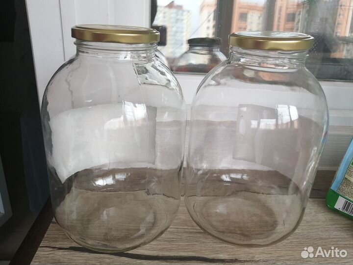 Банки трехлитровые с крышками