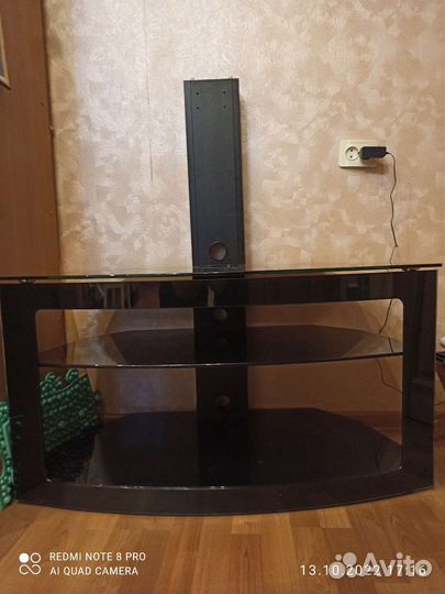 Стеклянная тумба под тв