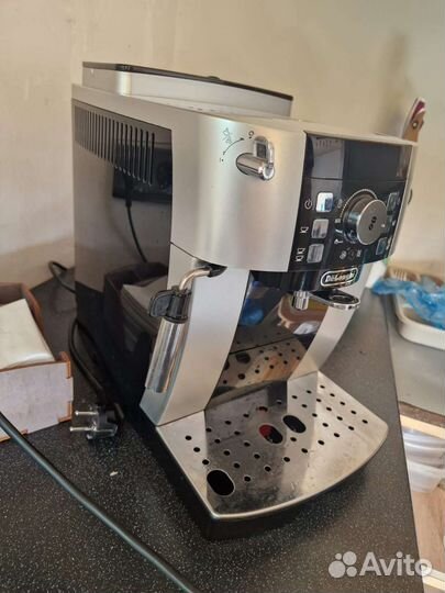 Кофемашина delonghi magnifica s