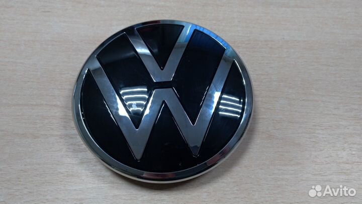 Эмблема передняя Volkswagen Polo 2020