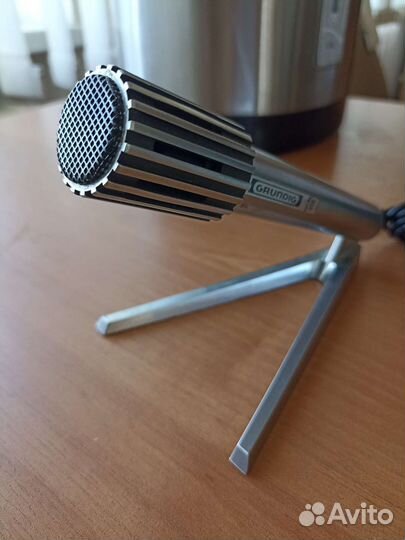 Беспроводные наушники микрофон, клавиши синтезатор