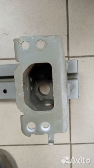 Усилитель бампера Toyota Corolla 11 Е180